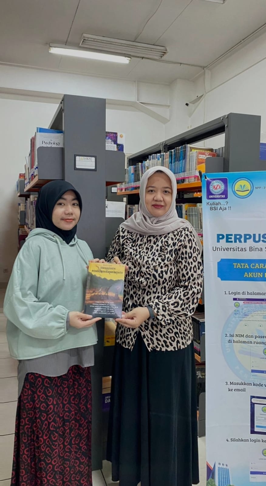 Kapala Program Studi Perhotelan UBSI Berbagi Karya! Buku Ajar “Manajemen Pemasaran Pariwisata” Kini Ada di Perpustakaan Kaliabang