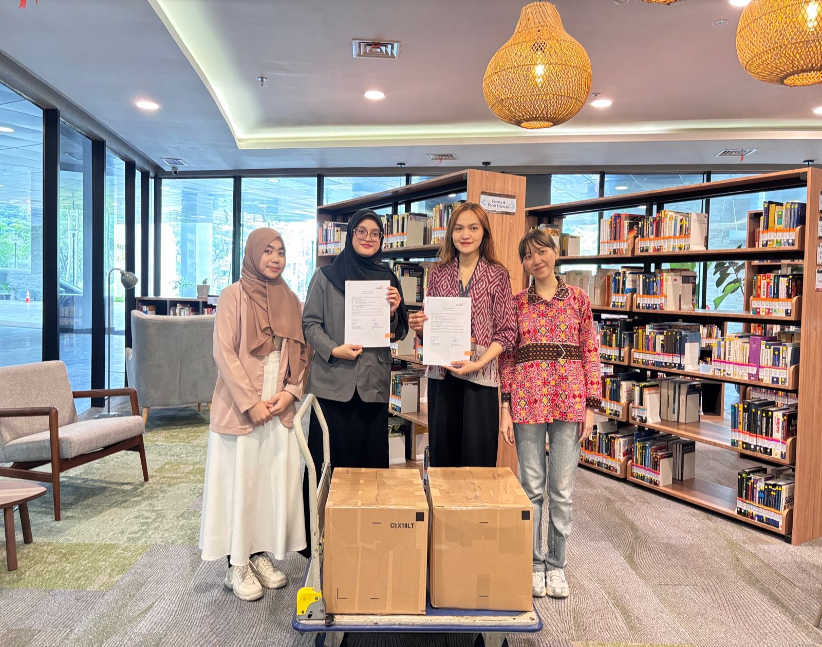 Perpustakaan Universitas Bina Sarana Informatika Terima Hibah Buku dari Mandiri Corporate University