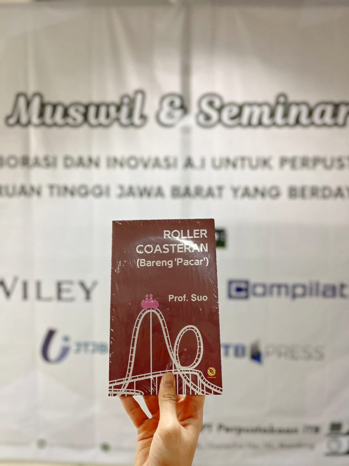 Perpustakaan UBSI Terima Hibah Buku