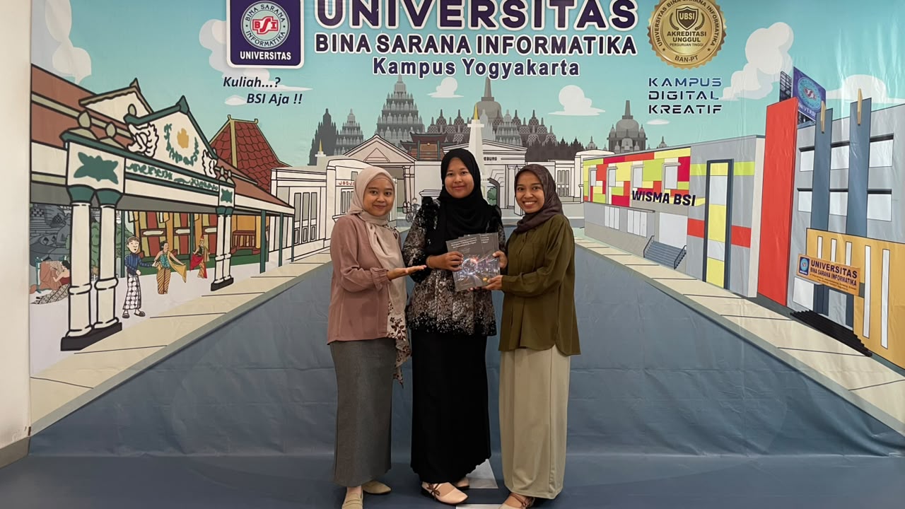 Dukung Pembelajaran di Era Digital, Dosen UBSI Hibahkan Buku dan E-Book ke Perpustakaan UBSI Yogyakarta